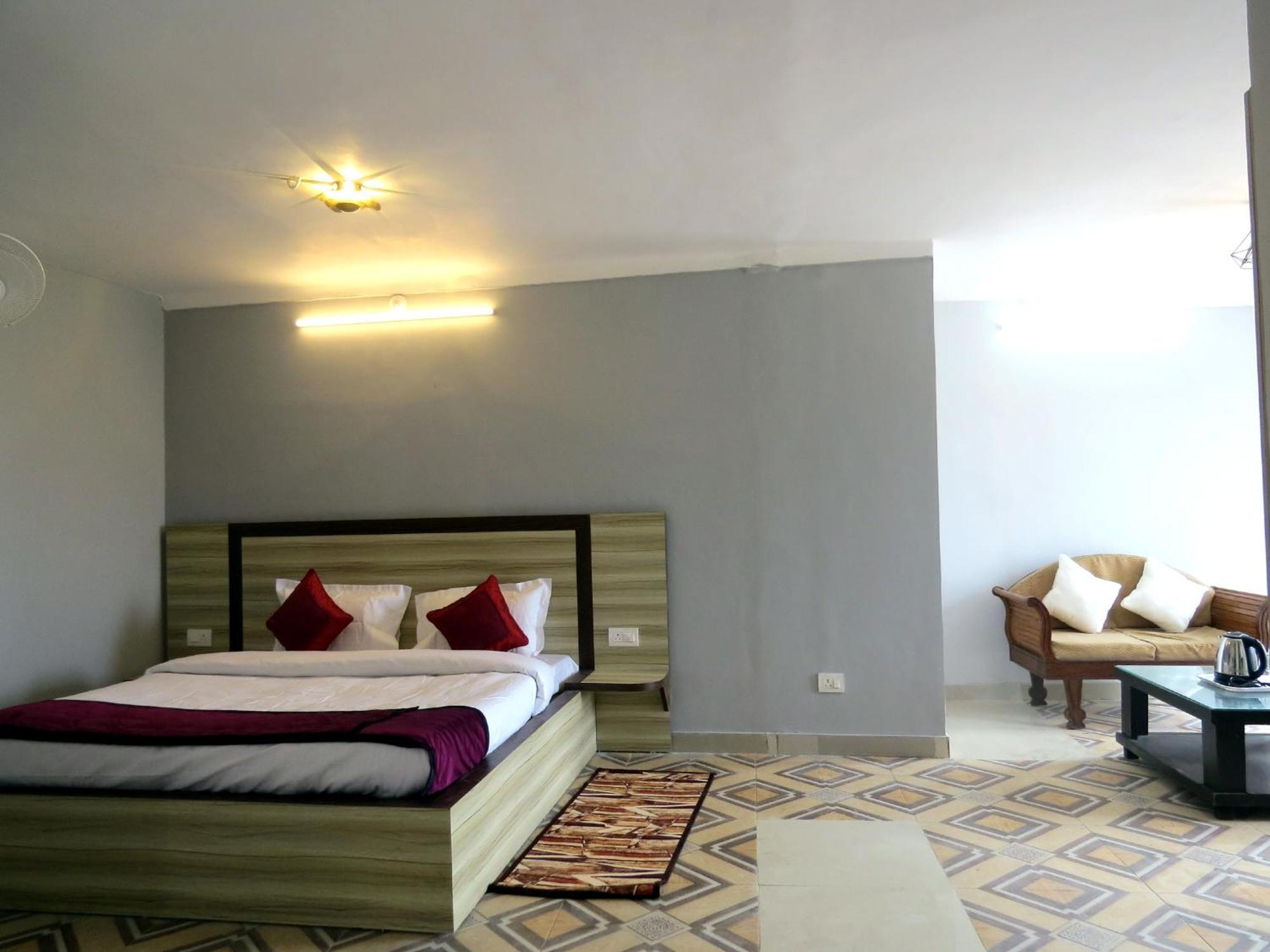 Hotel Haya Palace Nainital Exteriör bild