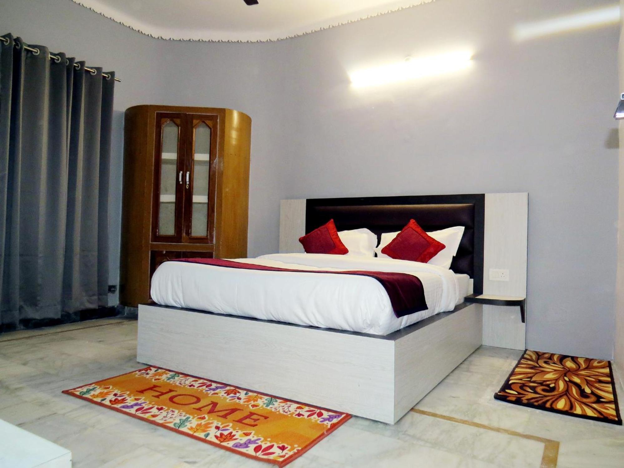 Hotel Haya Palace Nainital Exteriör bild