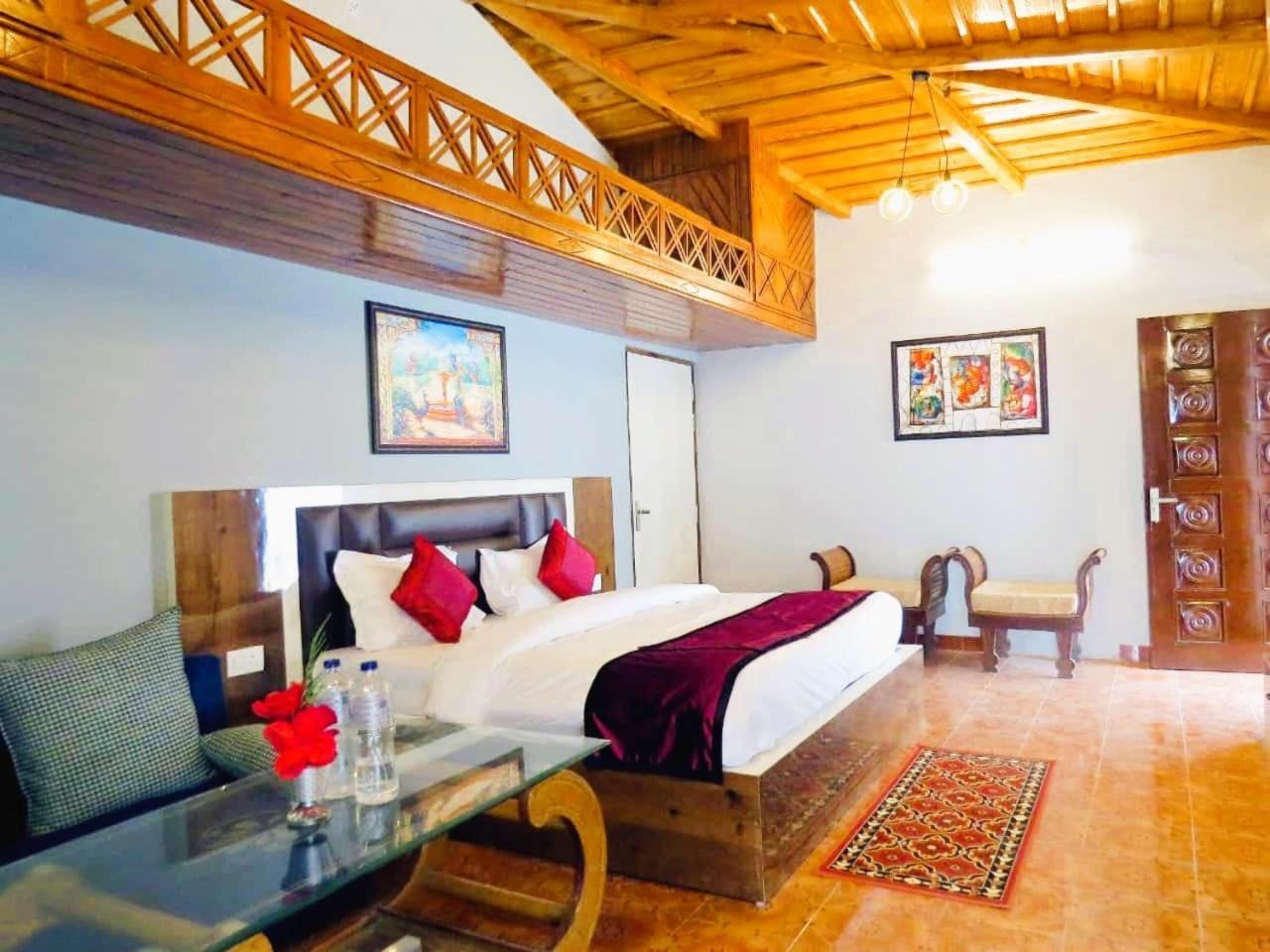 Hotel Haya Palace Nainital Exteriör bild