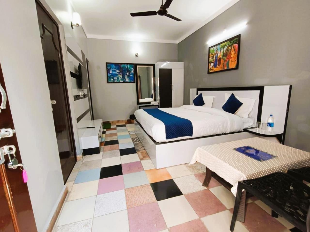 Hotel Haya Palace Nainital Exteriör bild
