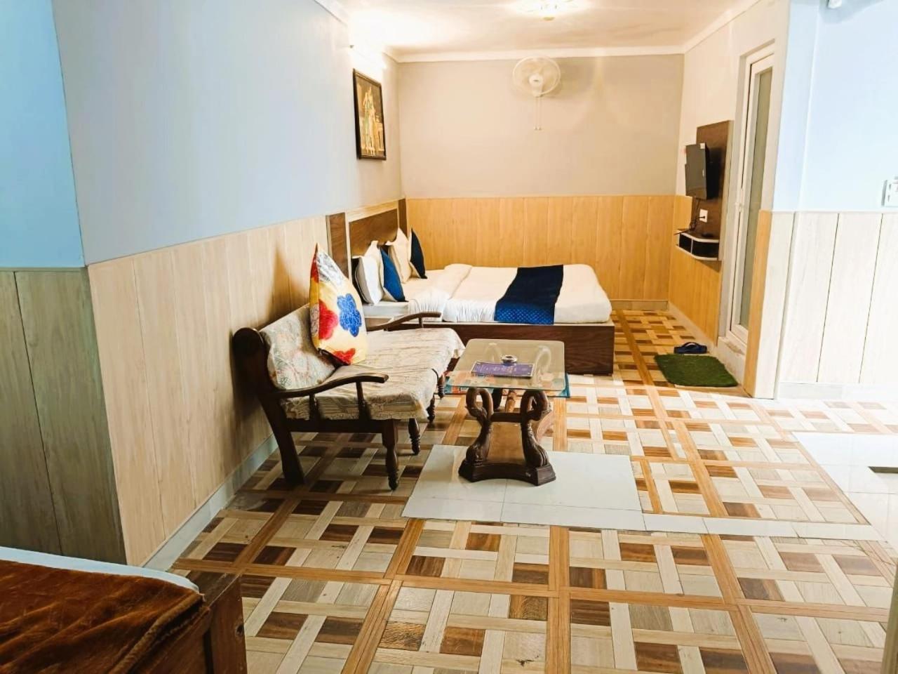 Hotel Haya Palace Nainital Exteriör bild
