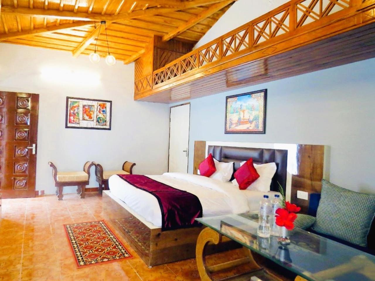 Hotel Haya Palace Nainital Exteriör bild