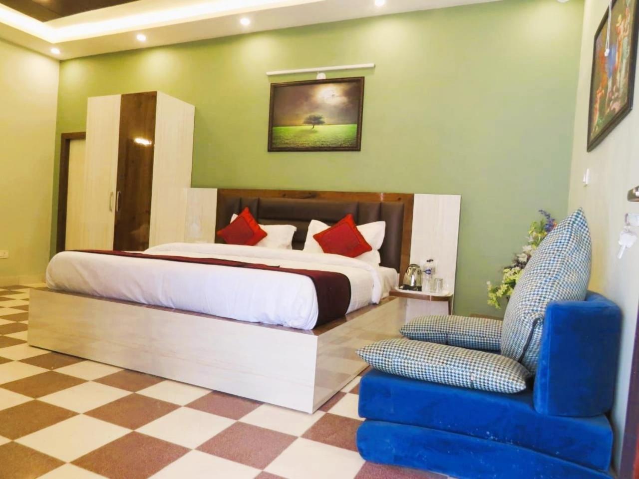 Hotel Haya Palace Nainital Exteriör bild